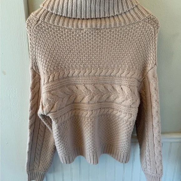 🎉 SOLD 🎉 Elie Tahari Pink Blush Neck Sweater - Picture 3 of 4